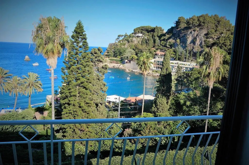 B&B A Due Passi Dal Mare Bed & Breakfast