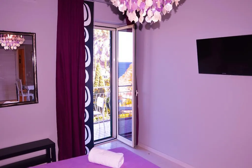 B&B A Due Passi Dal Mare Bed & Breakfast