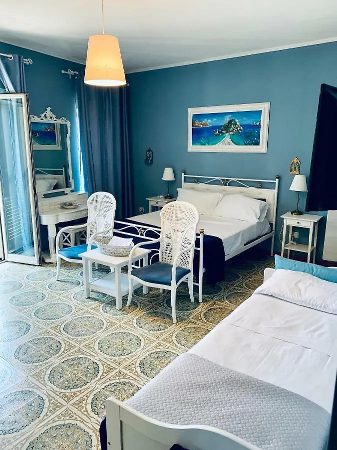 B&B A Due Passi Dal Mare Bed & Breakfast